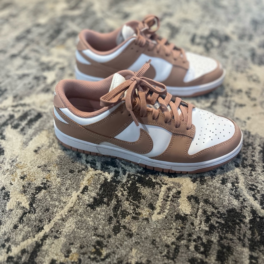 Nike Dunk Low Women’s Sneakers Sz 9